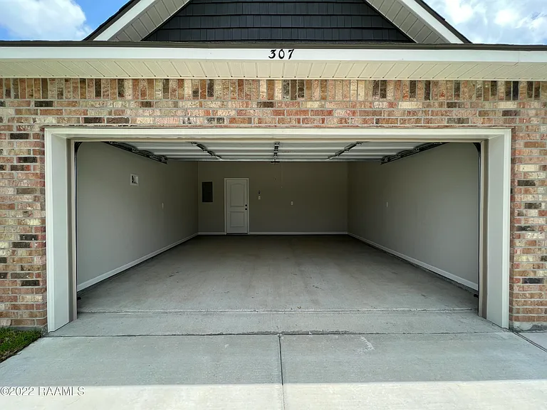 307 Grassy Meadows Ln — Photo 34