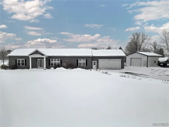 7343 Cedar St, Akron, NY 14001