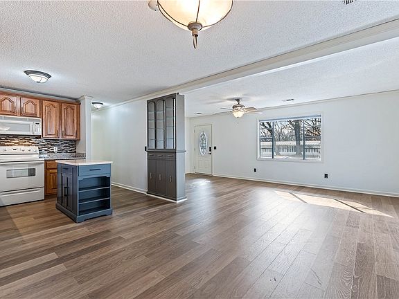 5th image of 17 Evesham Ln
