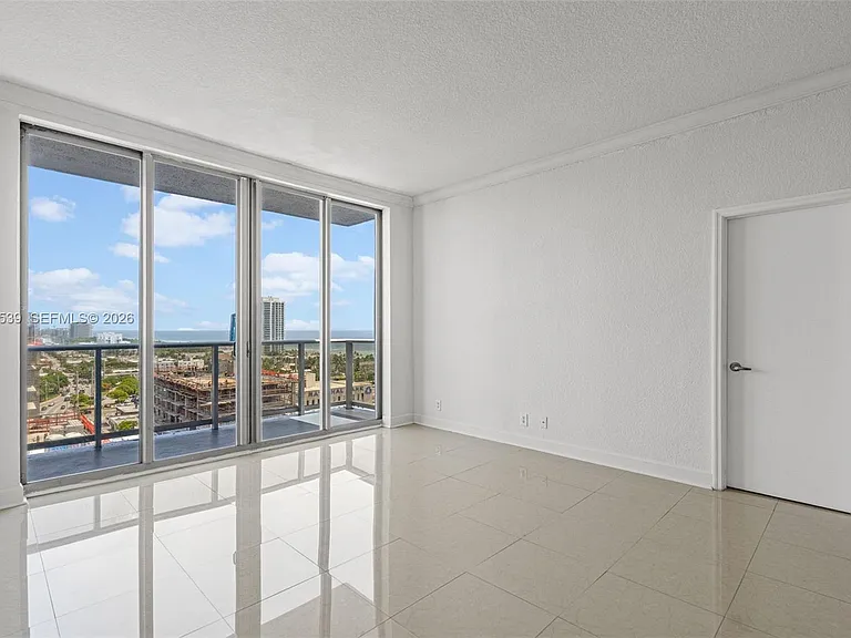 401 69th St #Penthouse 101 — Photo 14