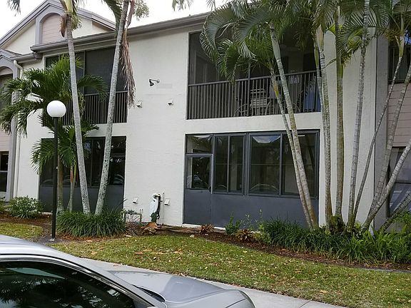 3rd image of 4475 Carambola Cir S