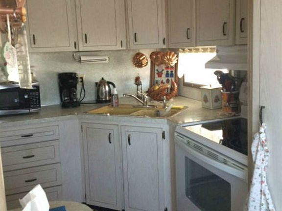 Ser 106 Kitchen
