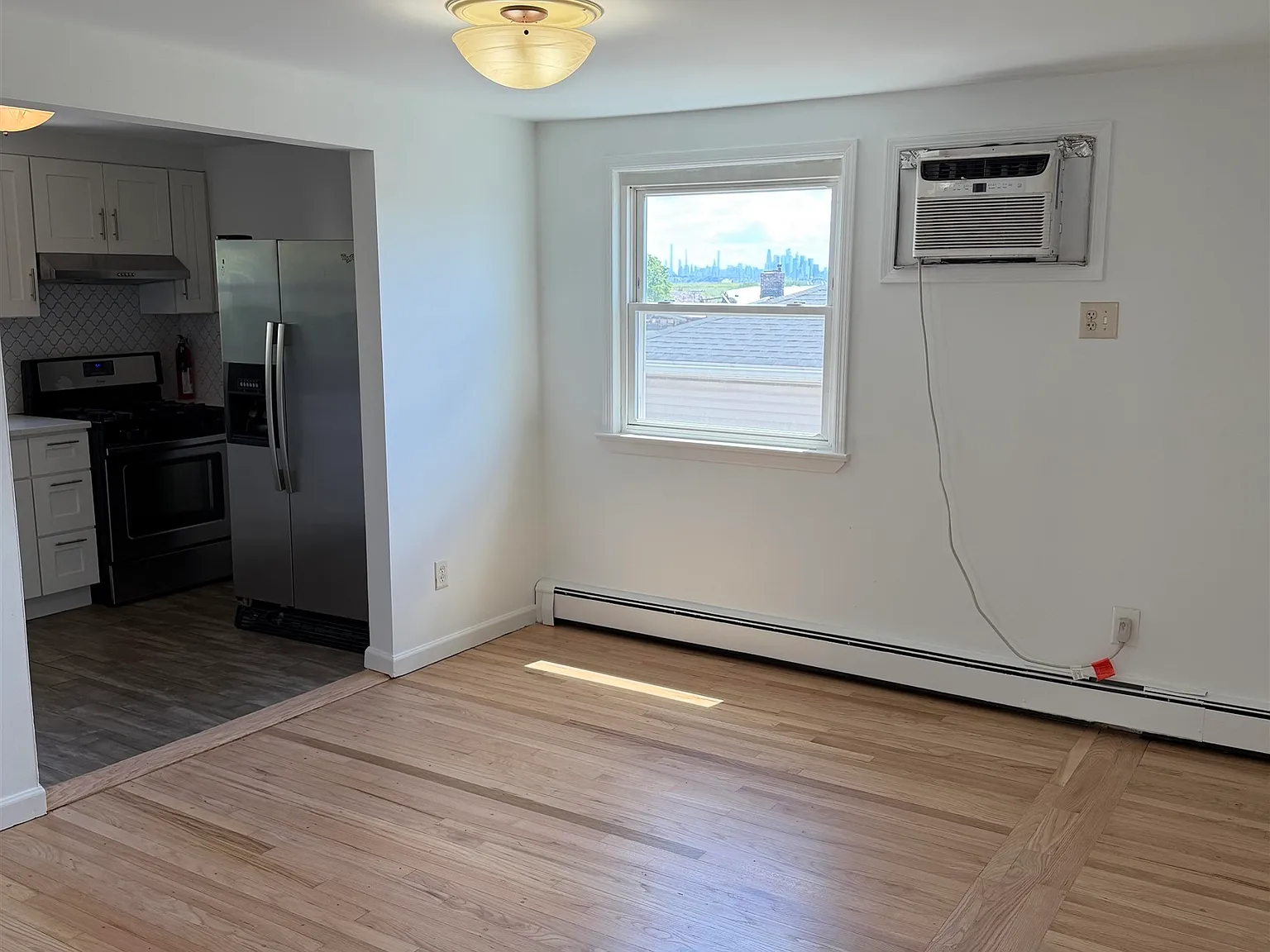3 bed, 1.0 bath, 1200 sqft, $2,300 — Photo 3