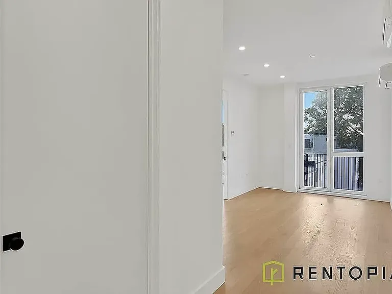 426 Tompkins Ave #3F — Photo 4