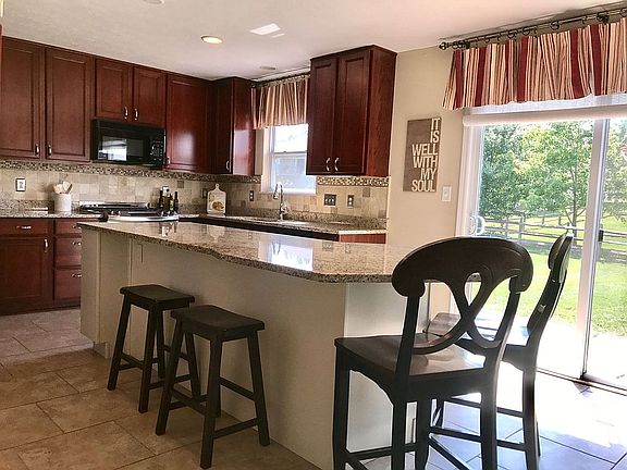4th image of 315 Wellington Ct
