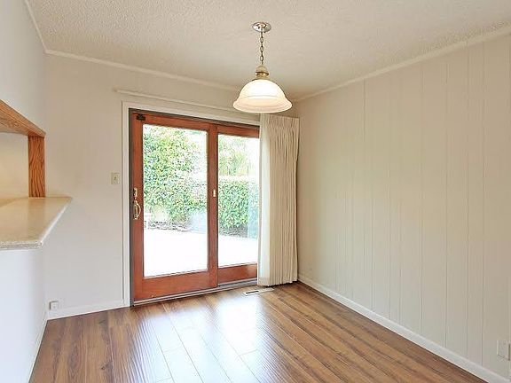 5th image of 128 Stanford Ave