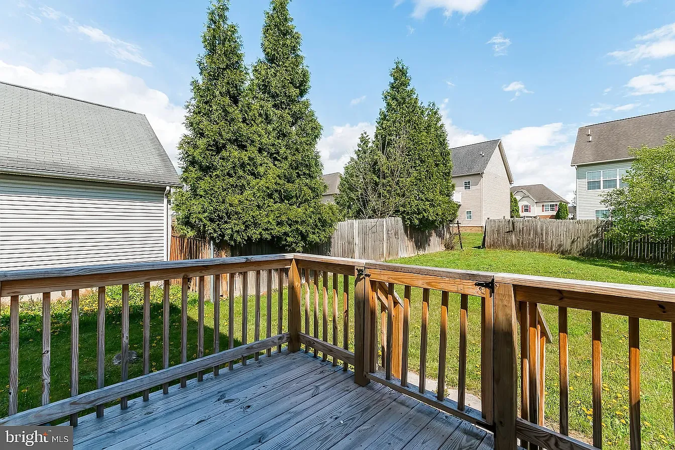 3 bed, 2.5 bath, 1442 sqft, $2,100 — Photo 4