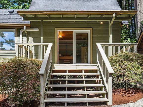 3rd image of 12640 Manzanita Road NE
