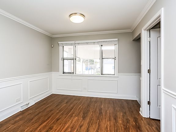 3rd image of 2919 Willow St