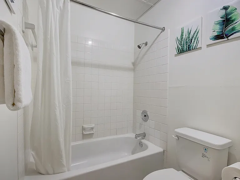 Riverside Lofts bathroom