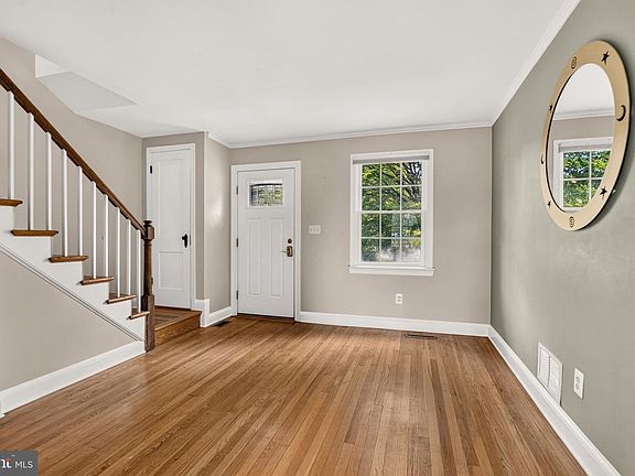 3rd image of 1620 Boyle St