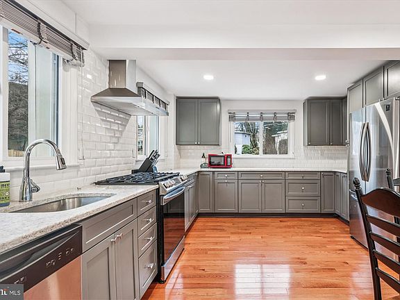 3rd image of 4204 Ardmore Pl
