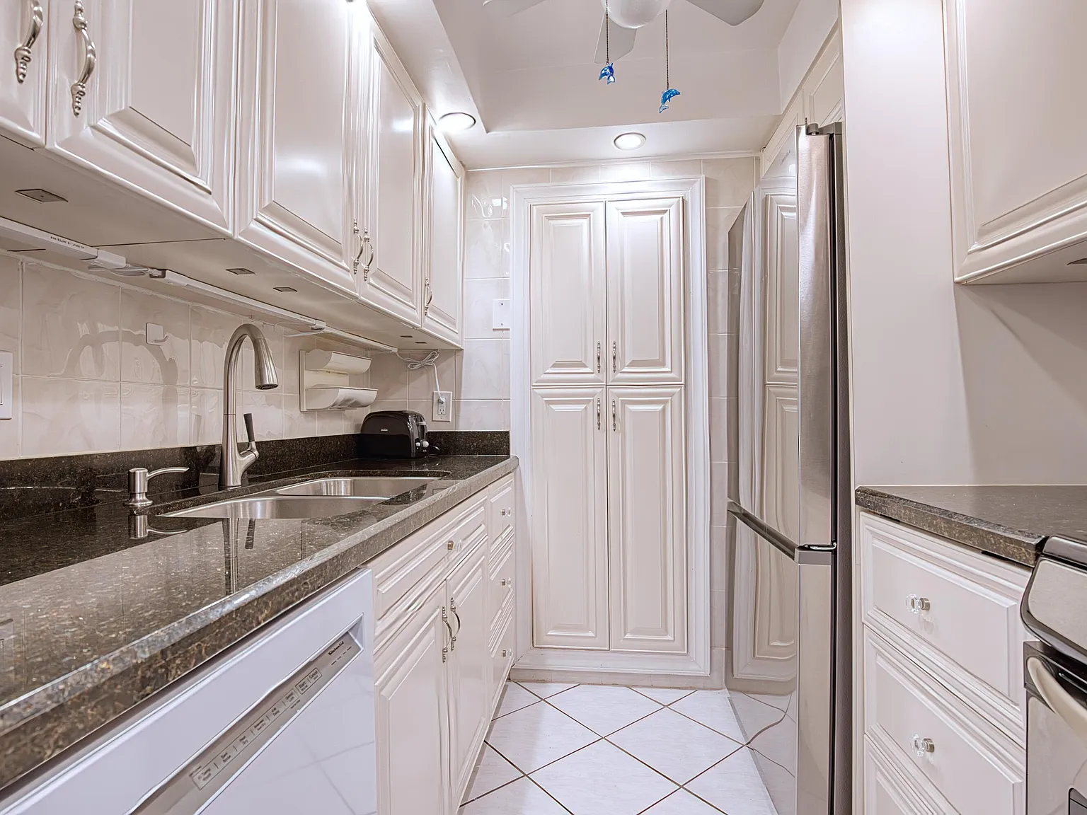1 bed, 1.0 bath, 721 sqft, $2,200 — Photo 3
