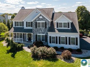 4584 Shadowstone Dr, Easton, PA 18040