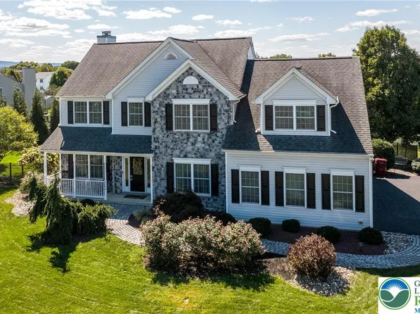 4584 Shadowstone Dr, Easton, PA 18040