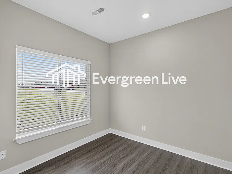 5247 N Cypress St — Photo 9