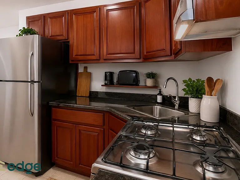 166 Harman St #3R — Photo 2