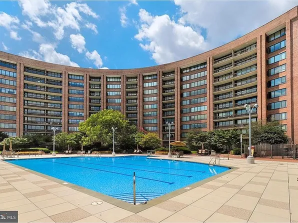 1805 Crystal Dr APT 1004S, Arlington, VA 22202