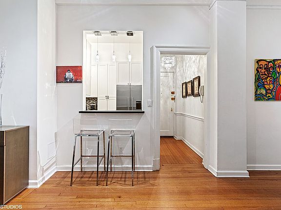 4th image of 212 E 48th St APT 1B