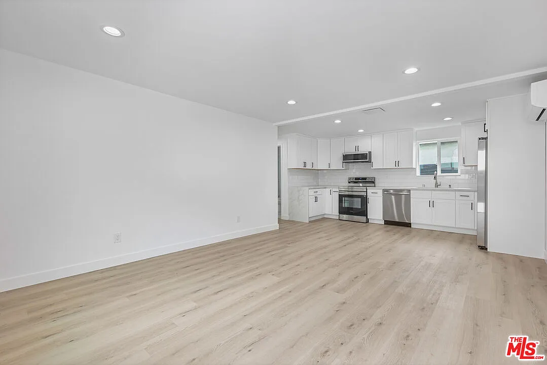 1 bed, 1.0 bath, 500 sqft, $2,395 — Photo 2