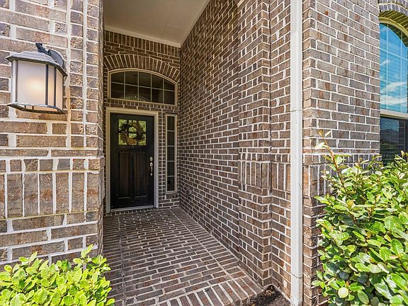 3rd image of 208 Capriccio Ln