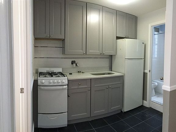 3rd image of 128 Thompson St #104