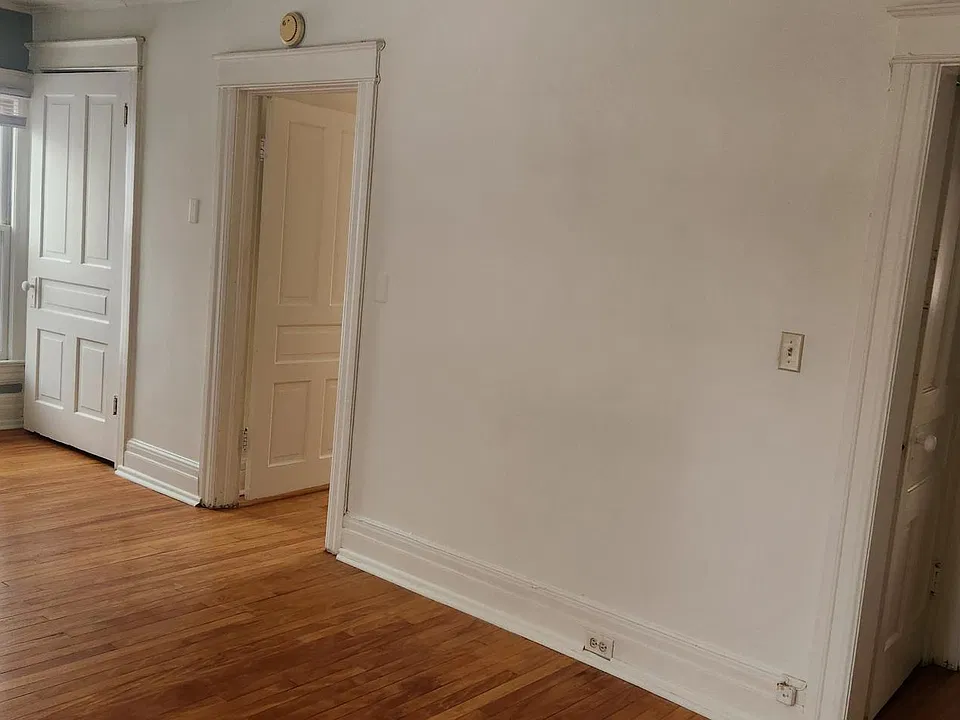 Livingroom leads into bedroom (left) and kitchen (right)