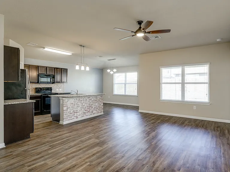 5800 Montrelia Dr — Photo 14