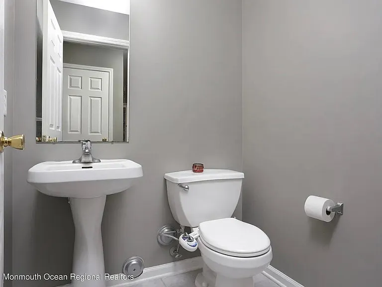 13 Topeka Ct — Photo 1