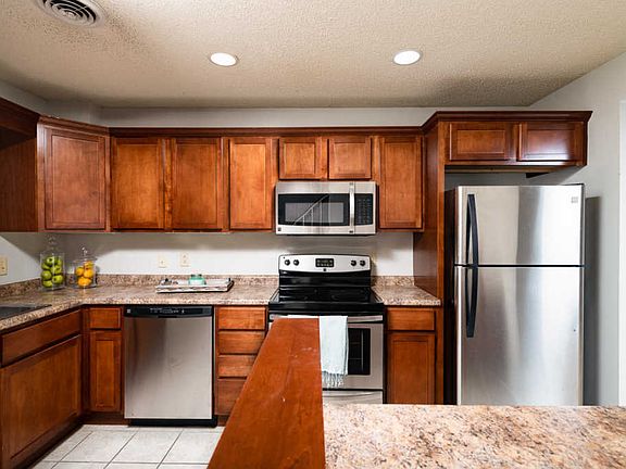 5th image of 6521 Deane Hill Dr APT 6