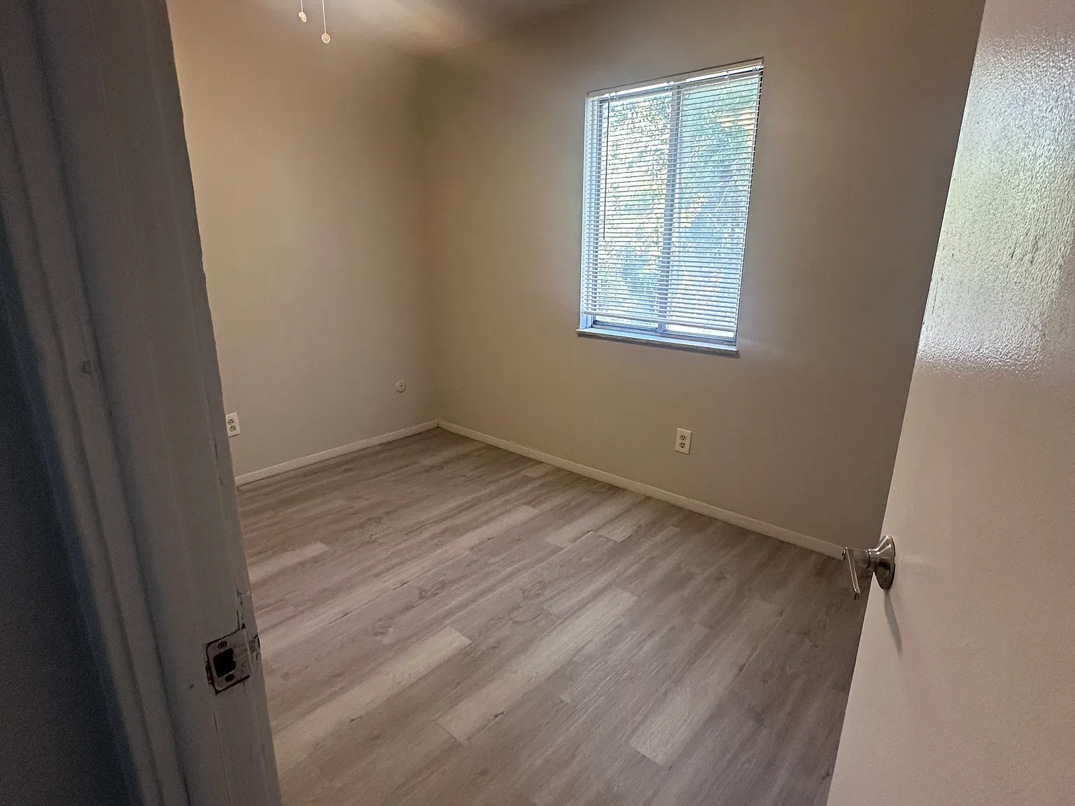 2 bed, $895 — Photo 2