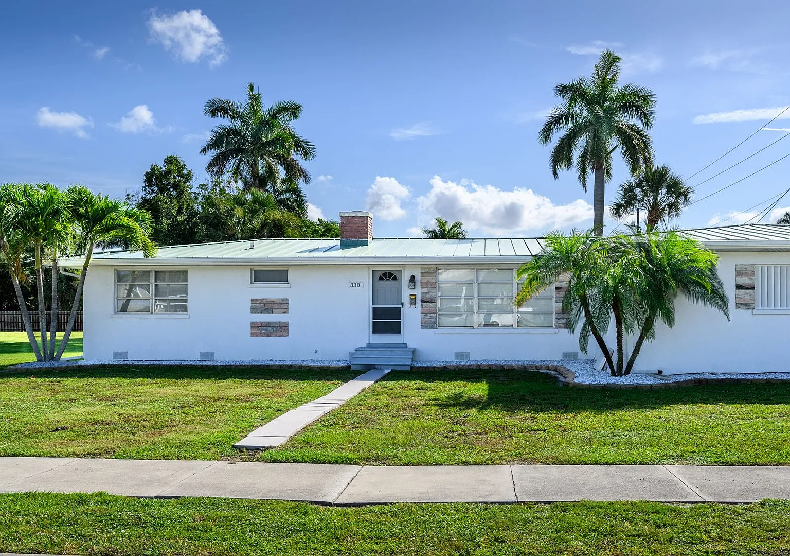 Seasonal / Short-Term Rental Charming Downtown Punta Gorda Retreat — Photo 1