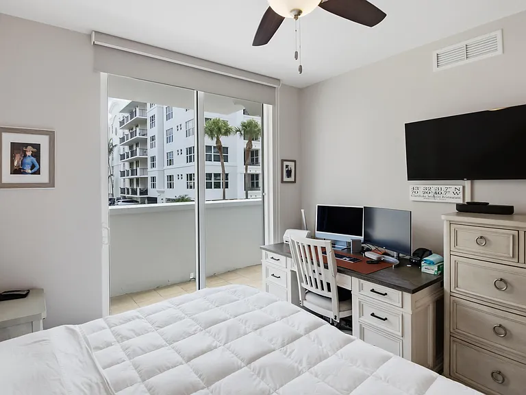 191 SE 20th Ave #210 — Photo 31