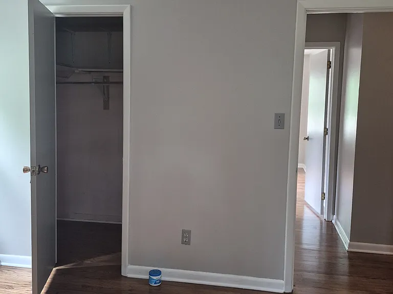 809 W Allen Ln — Photo 10