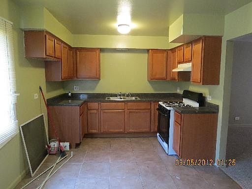 3rd image of 130 N Waller Ave