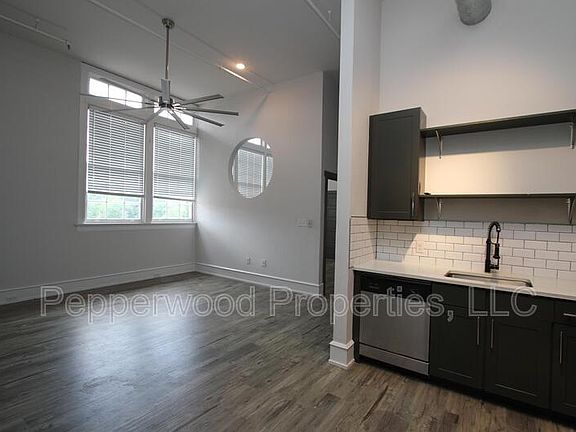 2nd image of 600 Magnolia St APT 201