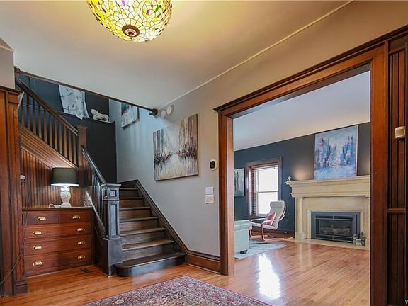 4th image of 2 Willowlawn St