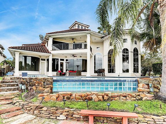4th image of 19030 Windsor Lakes Dr