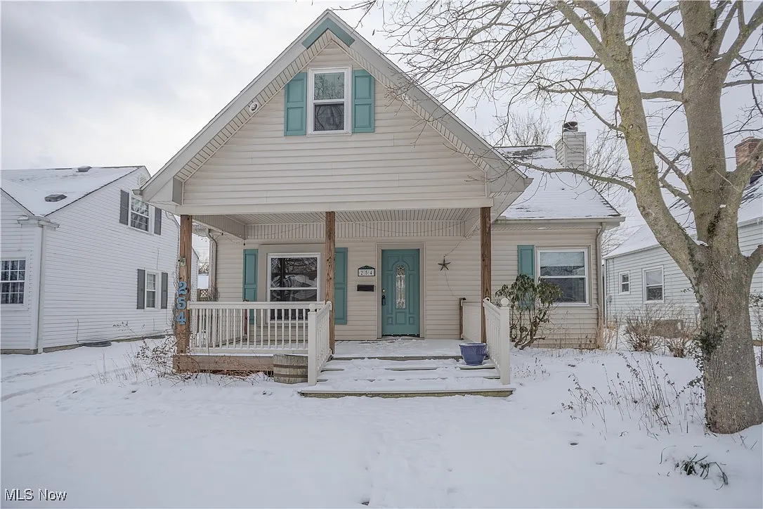 254 Tyler Ave photo 1