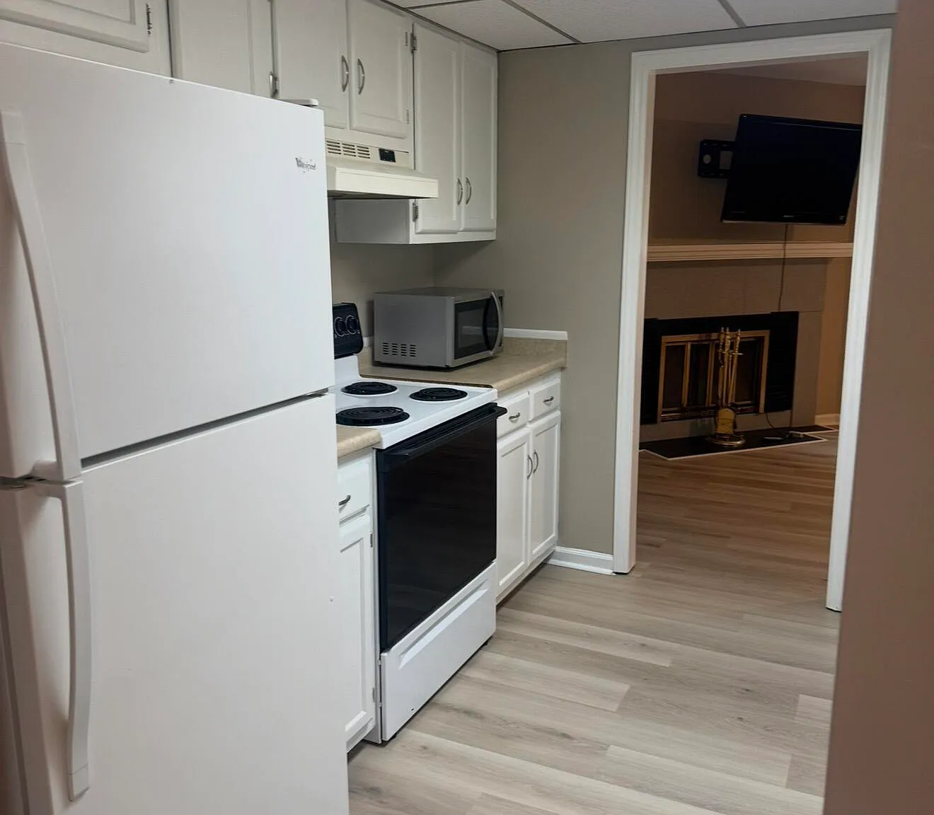 3 bed, 2.5 bath, 1571 sqft, $1,900 — Photo 3