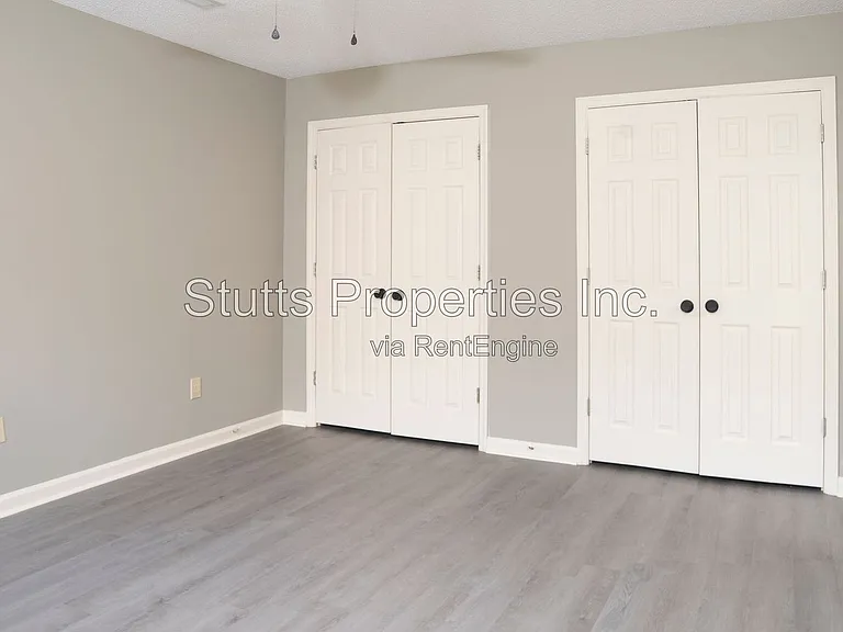 Creekside Apartments — Photo 24