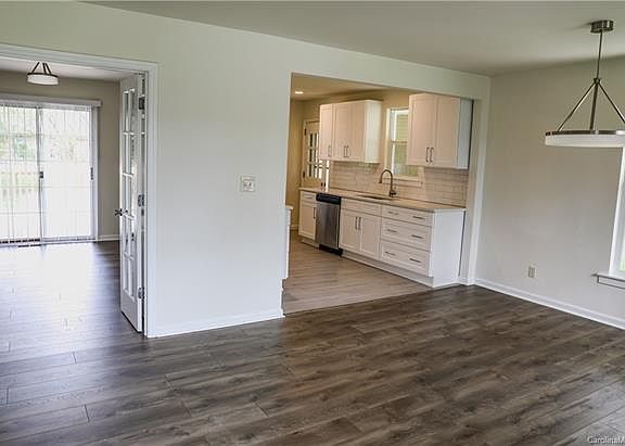 5th image of 3841 Stonehaven Dr