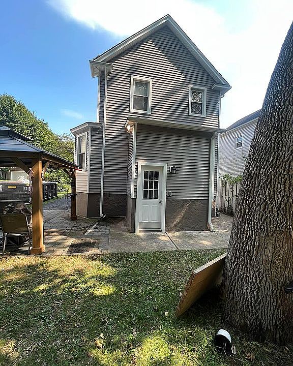 2nd image of 24 Roosevelt Ave
