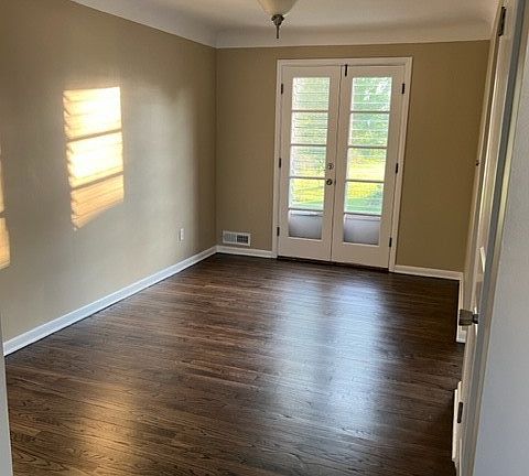 3rd image of 5908 Glenwood Ave