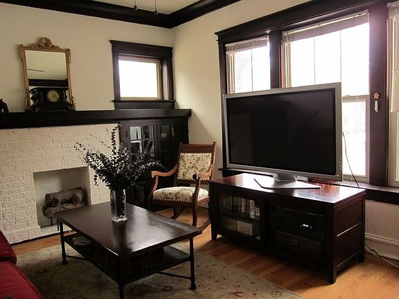 4th image of 1421 W Cornelia Ave #1