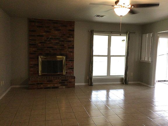 Gas fireplace