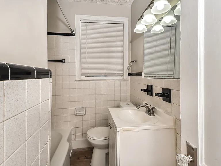 15881_026_main_bathroom_13369233.jpg