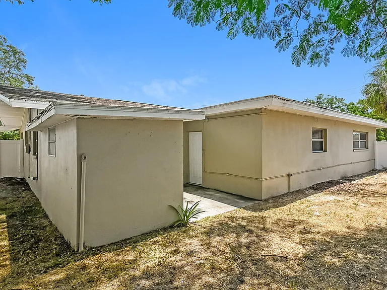 712 Canterbury Rd — Photo 16