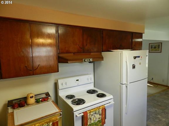 3rd image of 890 SE 24th Ave