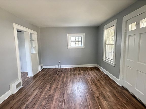 3rd image of 5221 Milo Ave